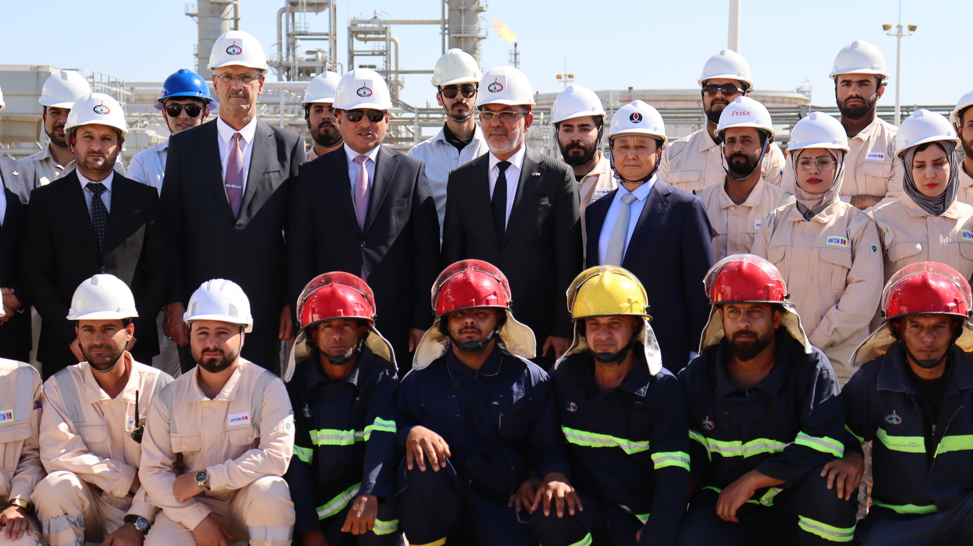 Iraq's Deputy Prime Minister and Minister of Oil Hayyan Visits Ahdeb Oil Field Project